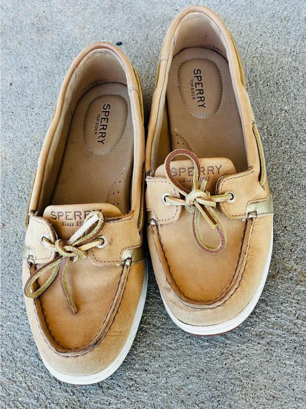 Sperry Light Brown Leather Boat Shoes with White Soles women 8.5